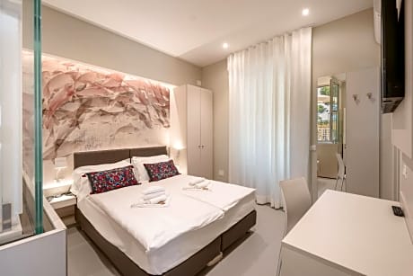Deluxe Double Room with Side Sea View