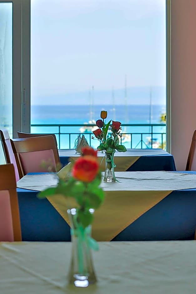 Amfitriti Hotel & Studios