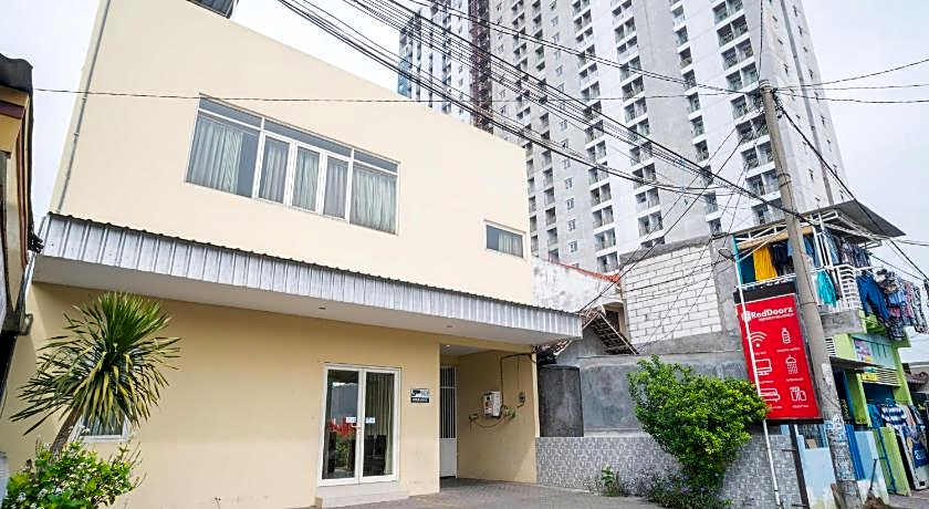 RedDoorz Syariah near Suncity Mall Sidoarjo