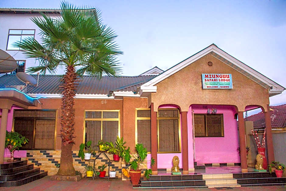 Mzunguu Safari Lodge