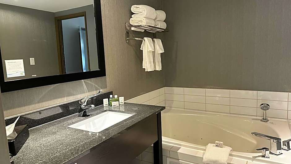 Ramada Plaza by Wyndham Niagara Falls