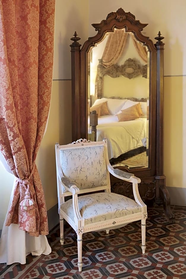 Villa La Dogana B&B di Charme - Historic Villa with a beautiful garden - private parking