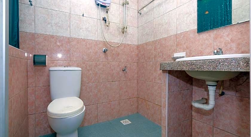 OYO 89877 Sun Triang Hotel