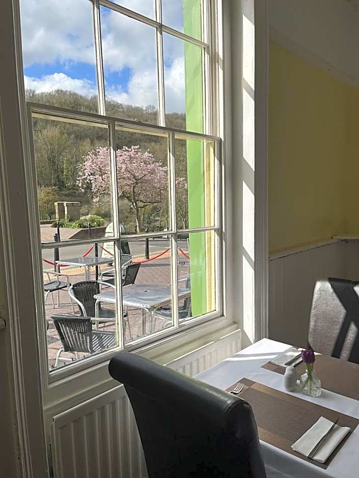 Tontine Hotel & Bar