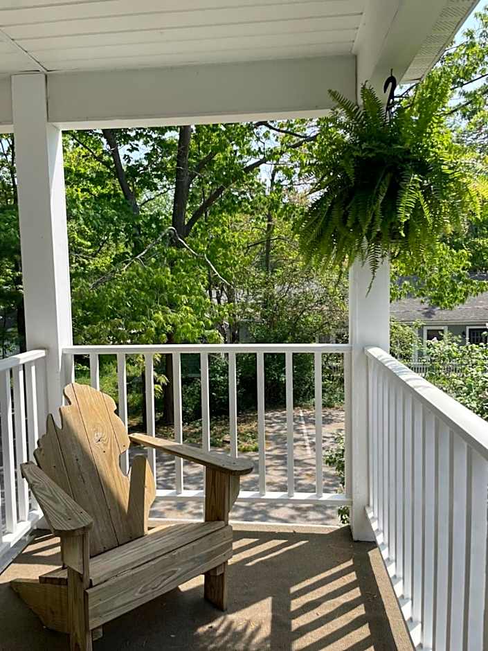 M22 Inn Glen Arbor