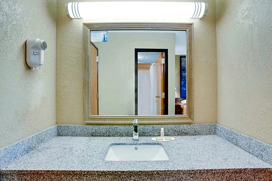 Super 8 by Wyndham Morrilton