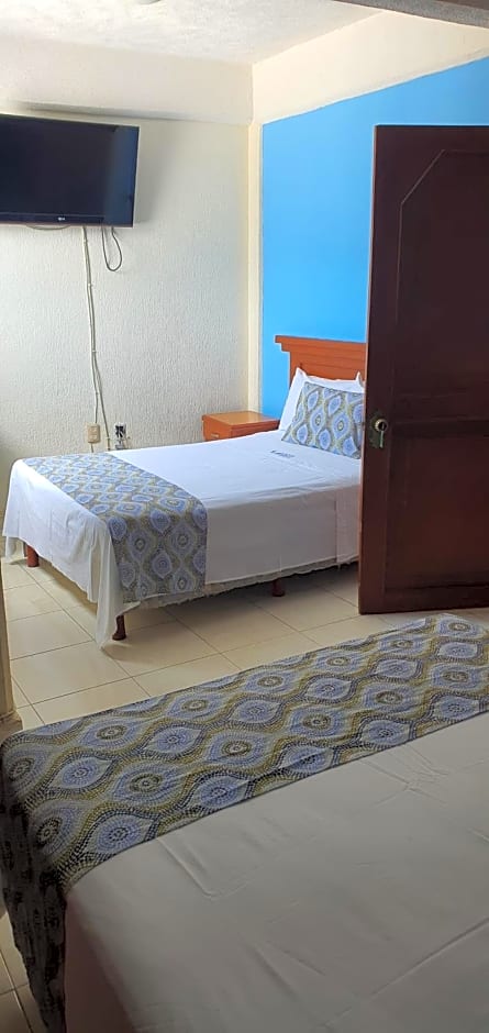 Hotel Dorado a una calle de Playa Regatas y el Malecon