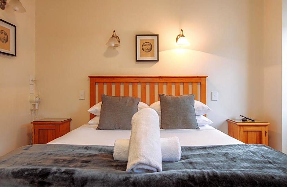 The Grand Hotel & Bar - Akaroa