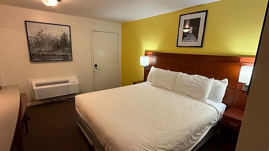 Lakeshore Inn Water Front