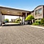 Days Inn & Suites by Wyndham Roseville/Detroit Area
