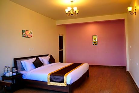 Sierra Vista Mukteshwar by Serenity Sips