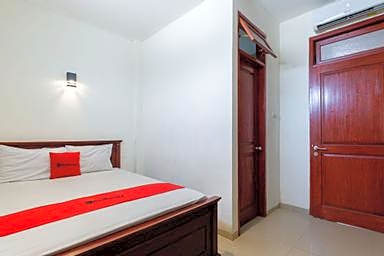 RedDoorz @ Raya Ngagel 2