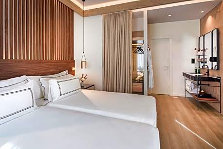 The Level Suite With Terrace 3 ADULTS