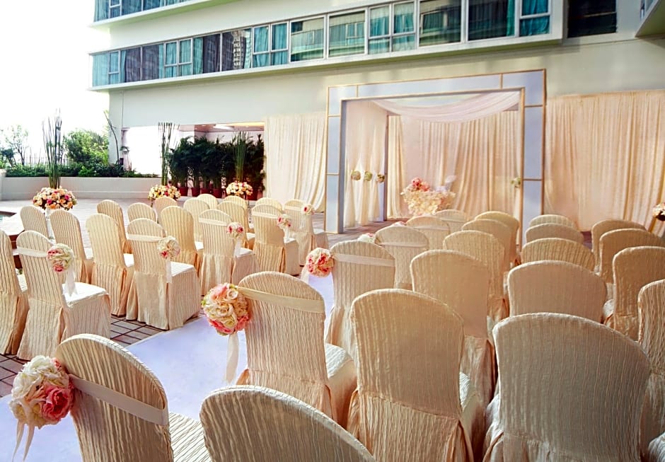 Regal Riverside Hotel