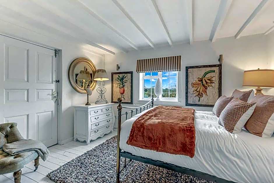 Hiron's Piece - Hot Tub Packages Available