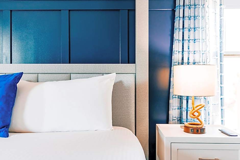 Salem Waterfront Hotel & Suites