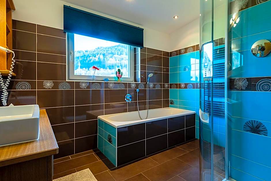 Elinas Mountain Views