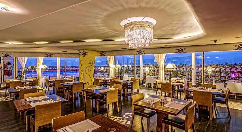 La Renaissance Hotel