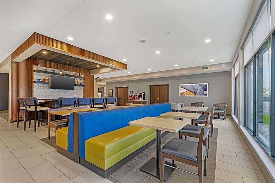 Best Western Plus Marquette Hotel & Suites