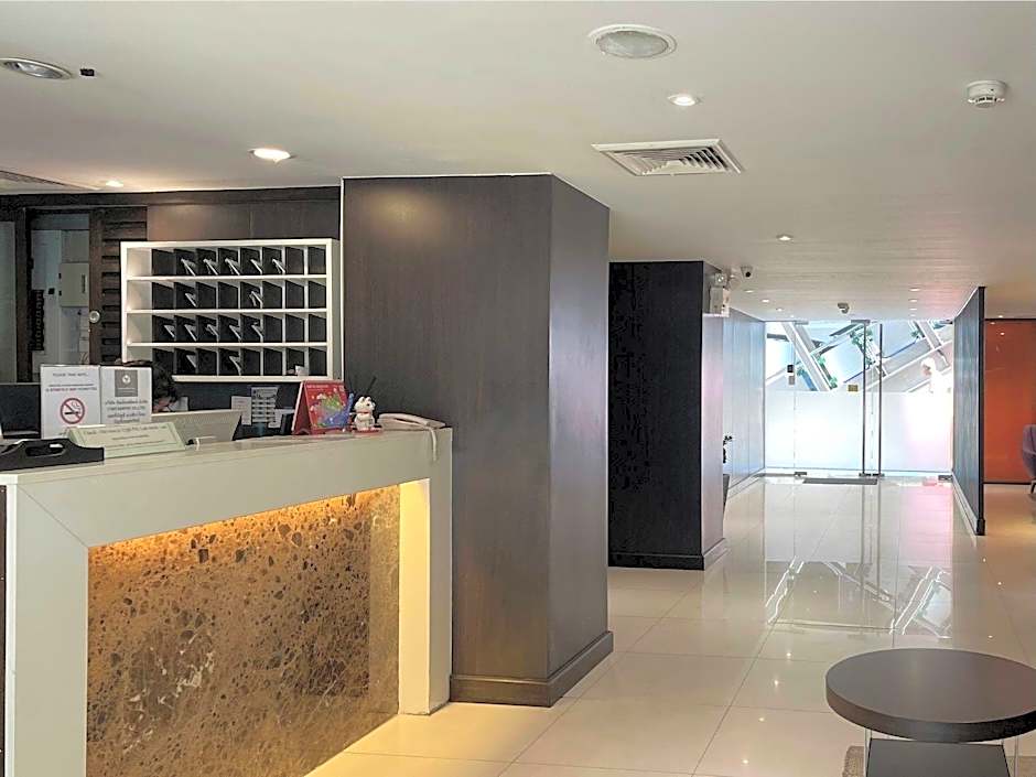 24 Inn at BTS Phrom Phong