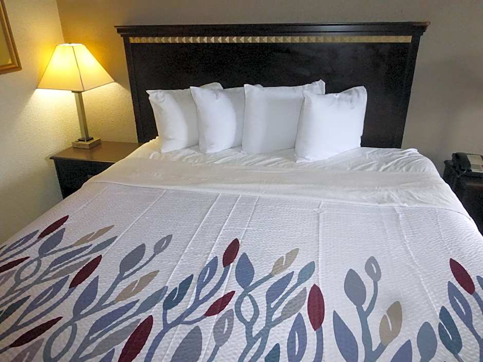 Red Roof Inn Evergreen