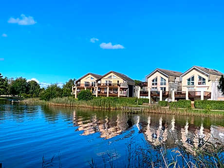 260 lake waterfront holiday apartment with garden