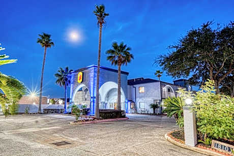 Super 8 by Wyndham Houston/NASA/Webster Area