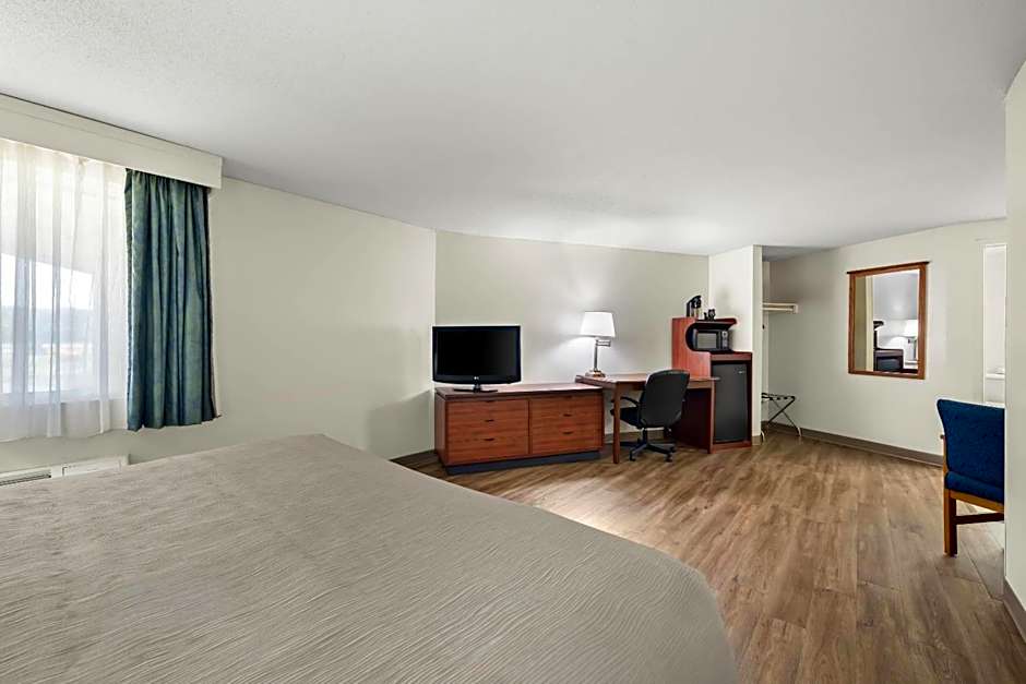 Quality Inn & Suites Black River Falls I-94