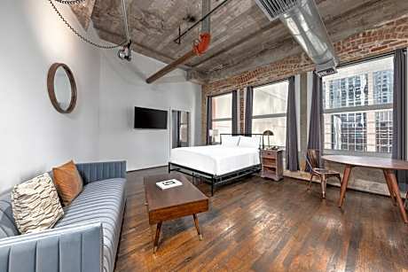 Studio Apartment with One Queen Bed