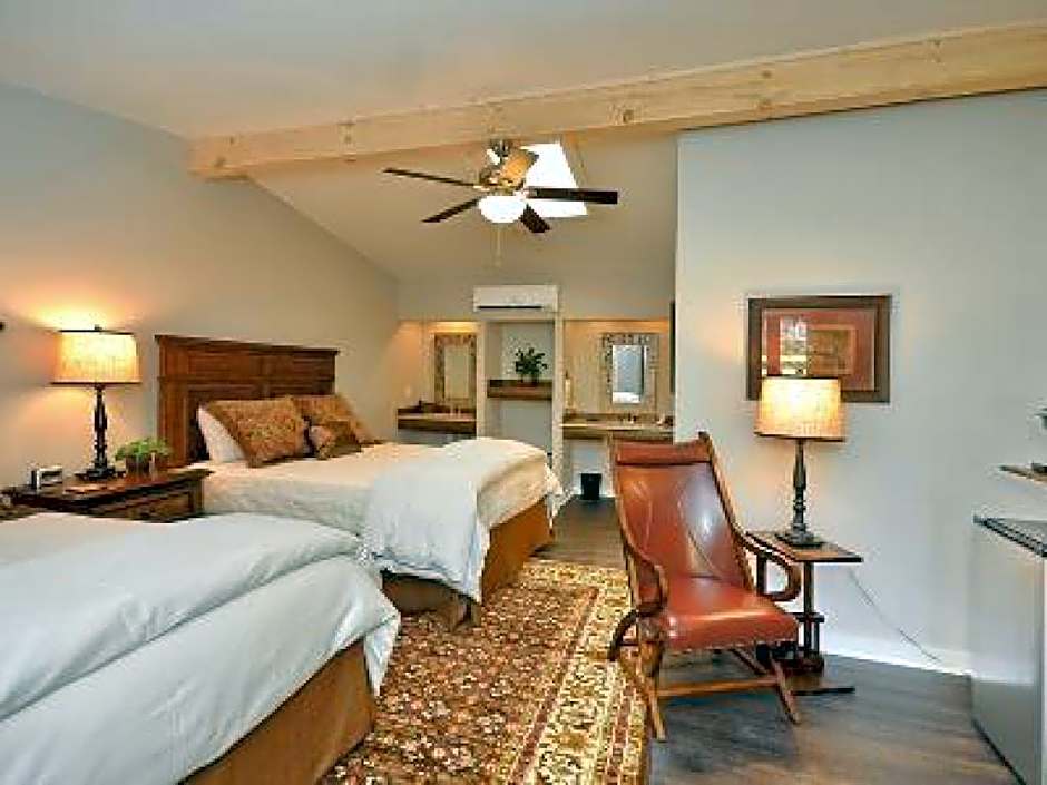 Photo 1 of 4 of Inn on the Green - Room III