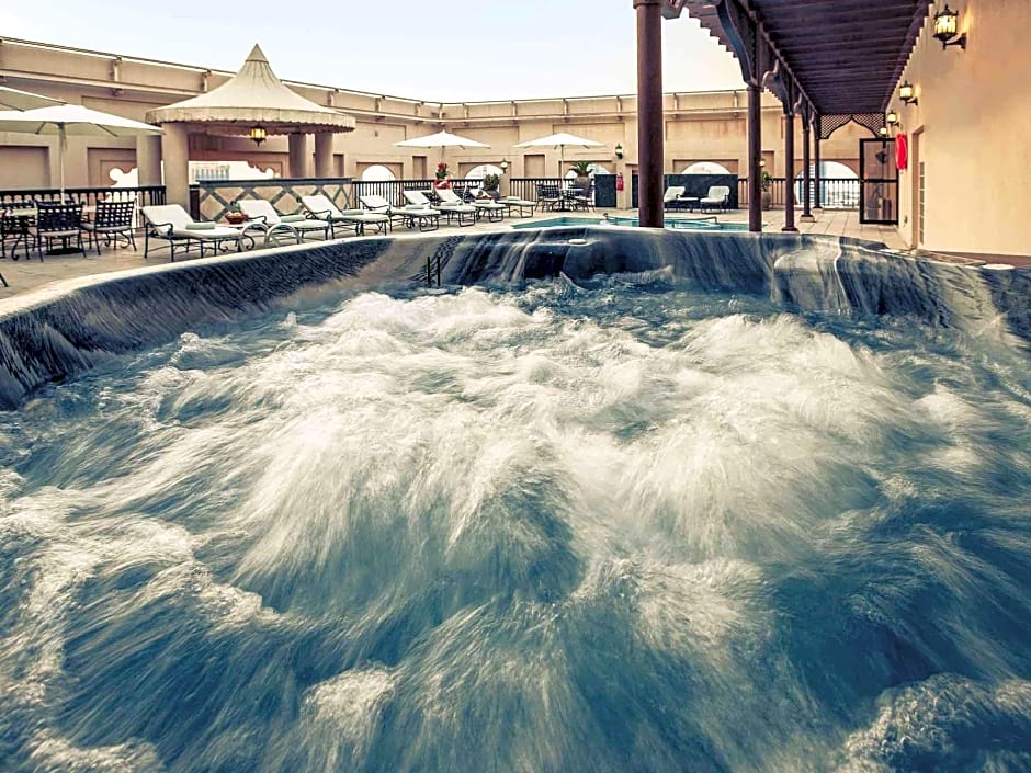 Mercure Grand Hotel Seef Hotel