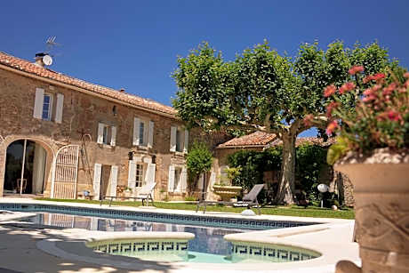 LE MAS DES FLANERAIES