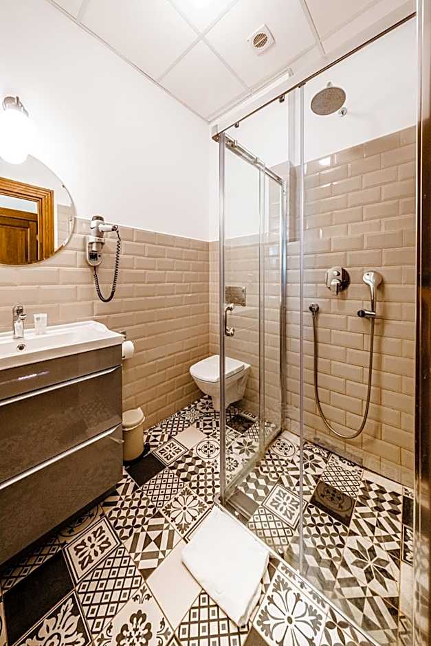 CASA CHITIC - HOTEL & RESTAURANT- Str Nicolae Balcescu 13