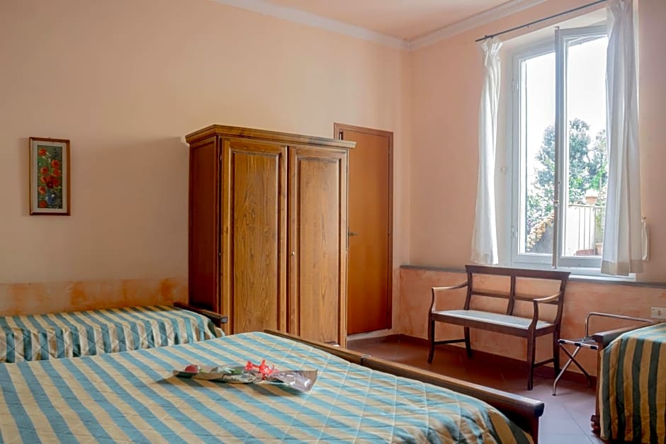 Hotel Monica