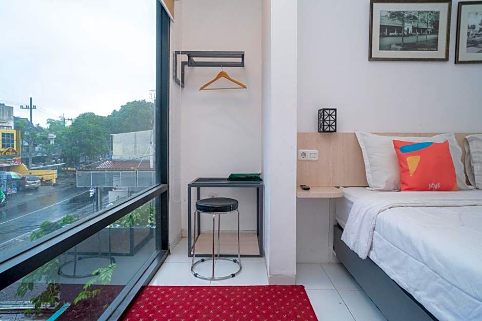 Sans Hotel FiFFa Premiere Malang