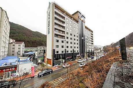 Jeongseon Ace Family Hotel