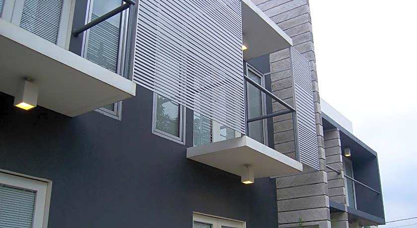 Flat06. Minimalist Residence