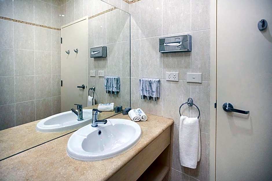 Hawkesbury Race Club Motel