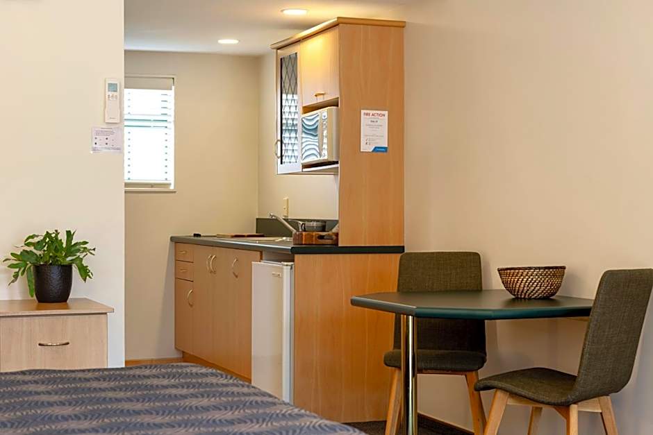 Greenlane Manor Motel