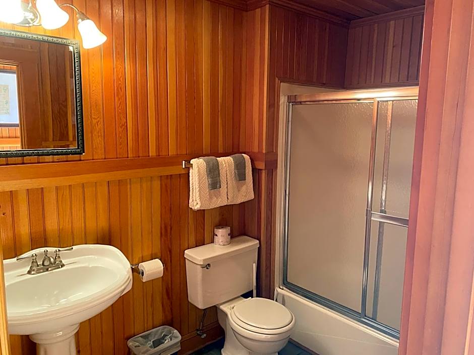 Whistling Winds Motel