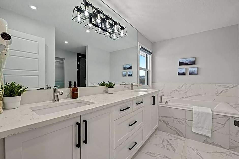 Luxury-4bed with AC-86"TV-BrandNew in Cranston, Calgary