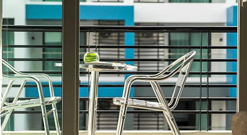 Sea Me Spring Too Hotel