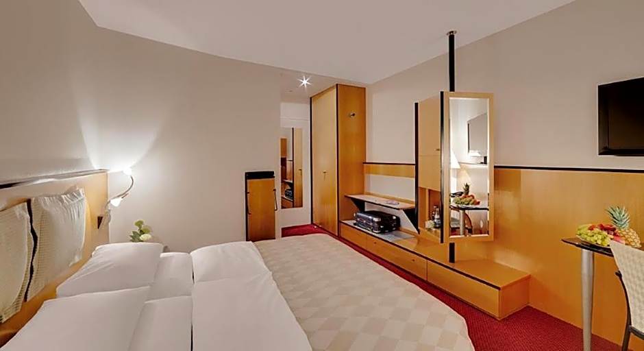 Photo 1 of 5 of Single Room