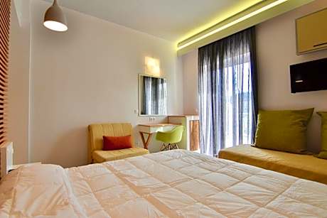 Triple Room with Garden View