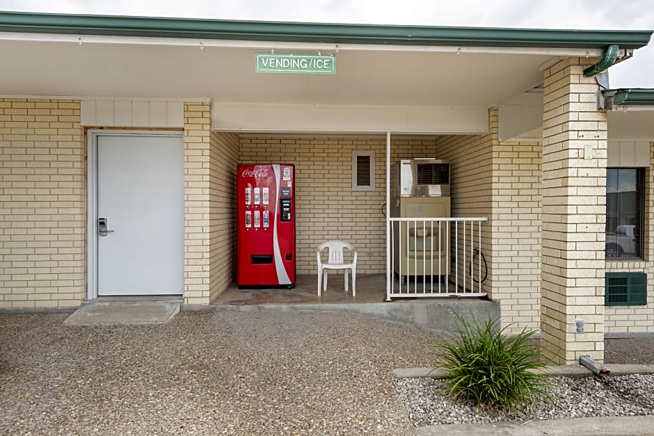 Three Rivers Executive Inn & Suites By OYO