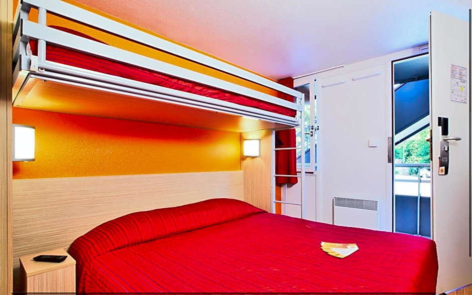 Photo 1 of 5 of 1 Double Bed and 1 Twin Bed