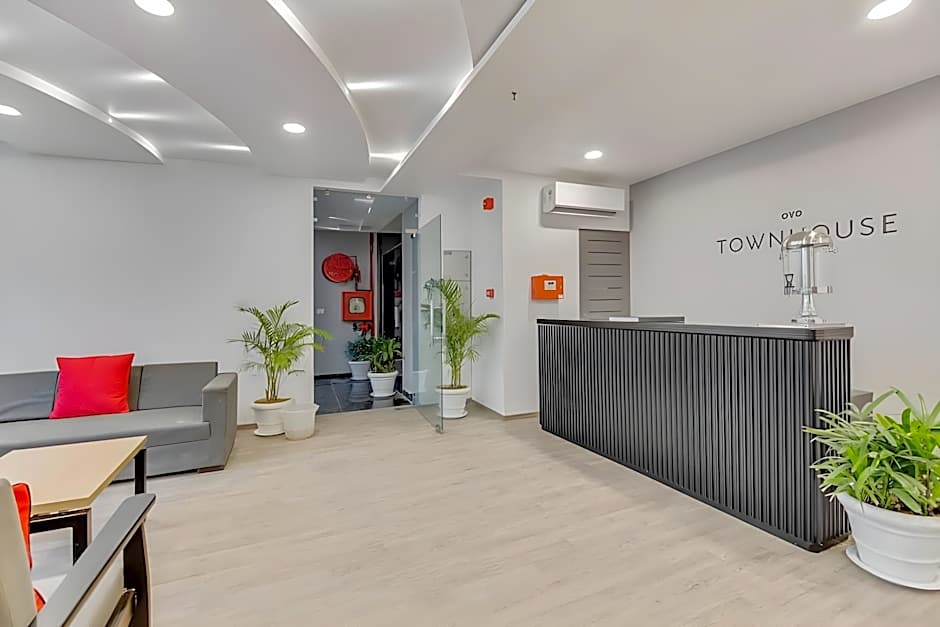 Townhouse Sector 49 Near Logix city centre