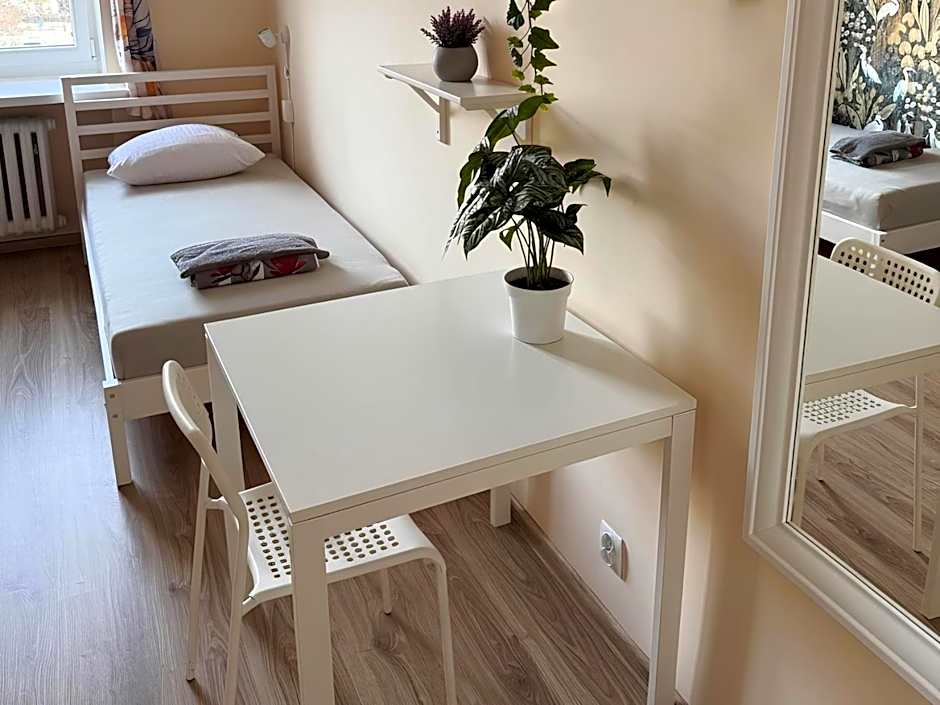 Hostel Oliwka - Metro Świętokrzyska