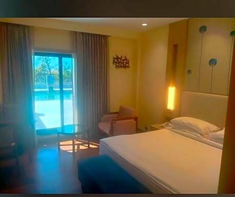 King Room with Pool View