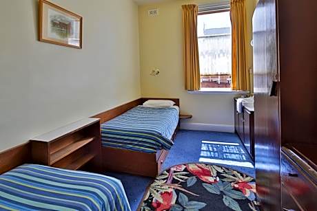 Standard Twin Room with Shared Bathroom